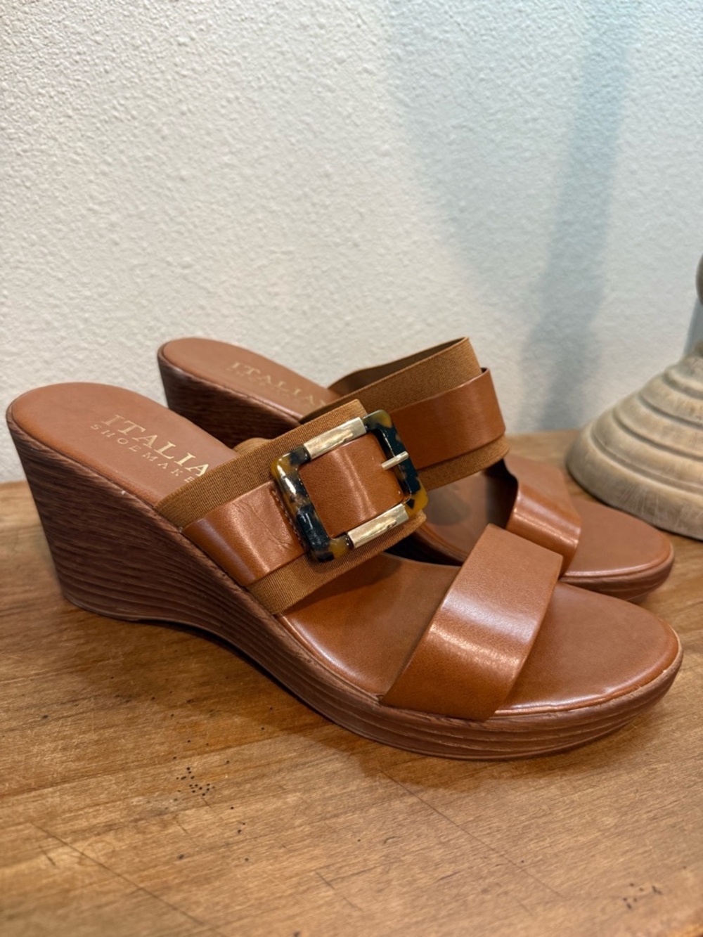 Italian Shoemakers Tan Leather Wedge Slide Sandals with Tortoiseshell Buckle - Picture 3 of 7